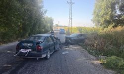 Uşak Kalfa’da iki araç kafa kafaya çarpıştı, kazada 4 kişi yaralandı