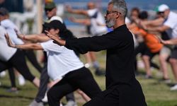 Güzelbahçe'deki tai chi dersleri, dinginlik arayanları sahilde buluşturuyor