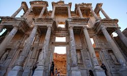 Efes Antik Kenti'ndeki Artemis Tapınağı büyük ilgi görüyor