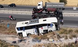 Yolcu otobüsü, Kütahya ve Eskişehir yolunda şarampole devrildi!