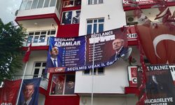 Uşak CHP İl Binasına, Seçilmiş Adamlar ve Butlancılar pankartı asıldı