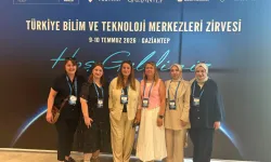 Uşak Belediyesi'nin bilim ekibinden Işılay Özek ve Fatma Özkan, Gaziantep'teki zirvede sertifika aldılar