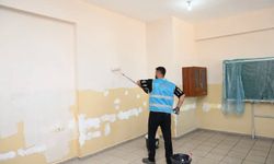 Uşak TÜPRAG İmam Hatip ve İzzettin Çalışlar Lisesi'nde yeni eğitim yılı öncesi tadilat devam ediyor