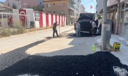 Eşme'de doğalgaz hattı nedeniyle bozulan yollar onarılıyor
