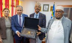Uşak Milletvekili Güneş, Kenya'daki ziyarette Karun Hazineleri'nin en nadide parçasının benzerini hediye etti