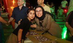 Uşak Belediye Başkan Vekili ve İGM Başkanı ile Meclis Üyeleri, Mevlid Kandili'nde vatandaşa lokum ikram etti