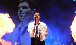 Mavi Gri Grubu, Uşak Millet Bahçesi'nde konser verdi