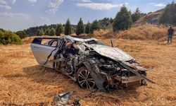 Uşak ve Selendi arasında tarlaya devrilen otomobilin sürücüsü Hüseyin Köroğlu hayatını kaybetti