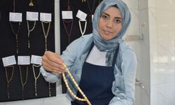 Afyonkarahisarlı Hatice Uçkun, tespih sanatını sabırla icra ediyorlar