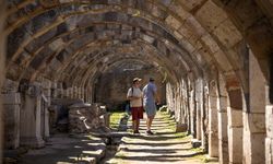 Smyrna Antik Kenti'nde üç yeni mekan ve duvar resimleri bulundu