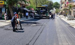 Salihli'nin Şüheda Caddesi'ndeki asfalt çalışmaları sürüyor