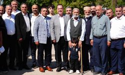 Manisa'nın mahallelerindeki sorunları yerinde dinledi