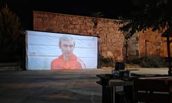 Uşak'ta köklü bir sinema kültürüne sahip olan İnay'da ücretsiz film gösterimleri yaz gecelerine renk katıyor