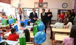 Uşak Gazi Mustafa Kemal İlkokulu'nda uyum eğitimi alan öğrencileri ziyaret etti