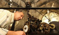 Feti Pamukoğlu, 125 yıllık saat kulesine evladı gibi bakıyor