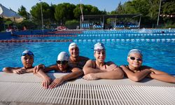 İzmir Mavi Kulaçlar'da mücadele eden 5 engelli sporcu şampiyonluk için kulaç atıyorlar