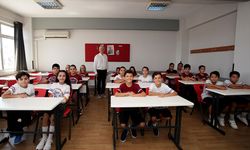 Buca Makbule Süleyman Alkan Ortaokulunda ikiz öğrenci sayısı 26'ya ulaştı