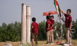 Sardes'te Gazzeli çocuklar için uçurtma uçurdular