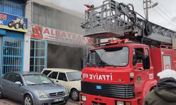 Kütahya Galericiler Sitesi'ndeki yangında 3 işyeri hasar gördü