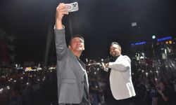 Selendi Belediye Başkanı Daban ve Hüseyin Kağıt sahnede karşılıklı oynadılar