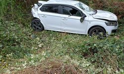 Uşak'ın Banaz ilçesinde kontrolden çıkan kamyonet park halindeki araca ve 2 yayaya çarptı!