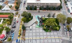 Uşak'ın çeyrek asırdır sembolü olan Atatürk Anıtı'nın drone görüntüsü dikkat çekti