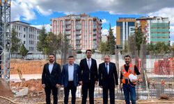 Uşak yapılan 168 kişilik otel ve akşam sanat okulu inşaatında inceleme yaptılar