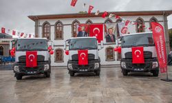 Afyon'a alınan 3 yeni temizlik aracı hizmet vermeye başladı
