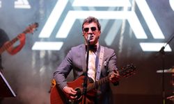 Cumhuriyet Bayramı nedeniyle Afyon'da konser veren Ayna'ya yoğun ilgi