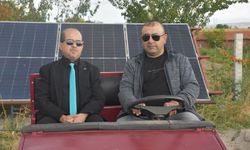 Afyon’da yaşayan görme engelli İsmail Merter, hurda malzemelerle elektrikli araç yapıyor