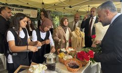 Dünya Kadın Çiftçiler Günü nedeniyle İzmir'de Bereketli Eller Pazarı açıldı