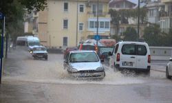 Yağmur sonrası Ölüdeniz'in rengi kahverengiye dönüştü