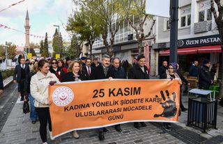 Uşak’ta 25 Kasım Kadına Yönelik Şiddete Karşı Mücadele günü nedeniyle yürüyüş