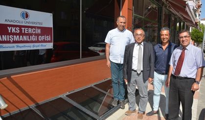 Vali Yardımcısı Sait Topoğlu Anadolu Üniversitesi YKS  Tercih Danışmanlık Ofisini Ziyaret Etti