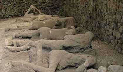 Pompei'deki kazılarda Vezüv'deki büyük patlamada ölen kişilere ait kalıntılar bulundu