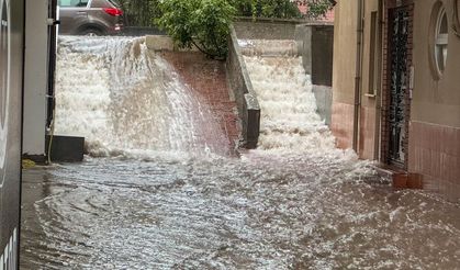 Kütahya'da olası sel felaketlerine karşı detaylı bir toplantı yapıldı
