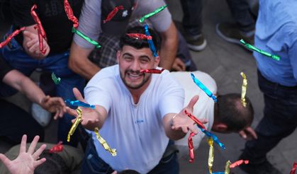 Manisa'da 485'inci kez mesir macunu halka saçıldı