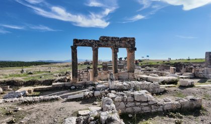 Blaundos'taki sütunlu cadde