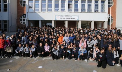 Üçler Ortaokulu öğrencileri topladıkları 120 bin TL'yle mahallelinin bakkal borçlarını kapattı