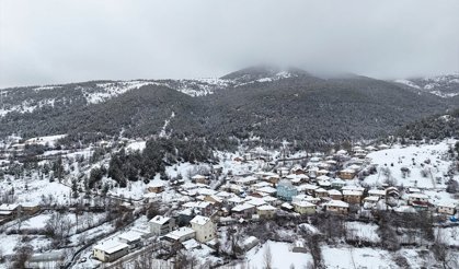 Uşak'ın yüksek kesimlerinde kar etkili oldu