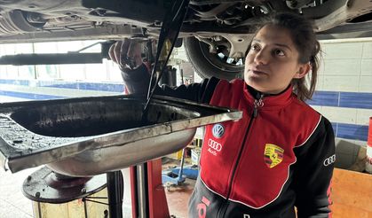 Şuhut Anayurt'tan Hatice Kartal, otomobil tamirinde usta oldu!