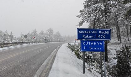 Uşak'ın komşusu Demirci'nin yüksek kesimlerine kar yağdı