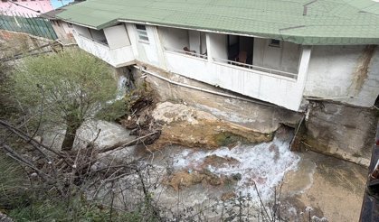 Son yağmurlar nedeniyle Emet Dereli kaplıcasındaki su kaynağı da taştı