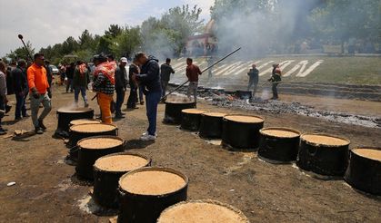 Acıpayam Alaattin Mahallesi'nde Taşkın Dede hayır yemeği devam ediyor