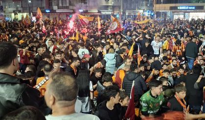 Uşak'ta Galatasaray taraftarının dört dörtlük şampiyonluk yürüyüşü!