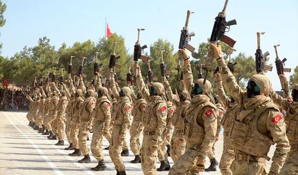 Kırkağaç'ta 1927 uzman erbaş komando eğitimini tamamlayarak ant içti