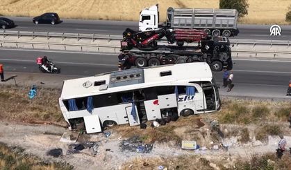 Yolcu otobüsü, Kütahya ve Eskişehir yolunda şarampole devrildi!