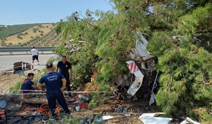 Uşak ve İzmir yolu üzerindeki Salihli'de otobüs ve kamyon çarpıştı! 1 kişi hayatını kaybetti, 7 yaralı var!