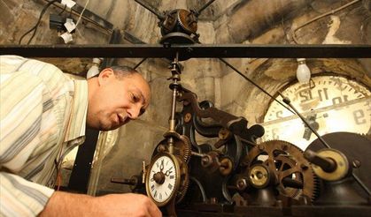 Feti Pamukoğlu, 125 yıllık saat kulesine evladı gibi bakıyor