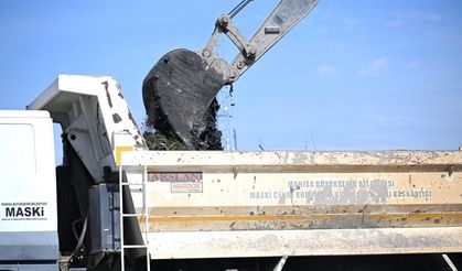 Gediz'e ulaşan Çaybaşı, Akmescit, Yemişlik ve Safran çaylarında temizlik